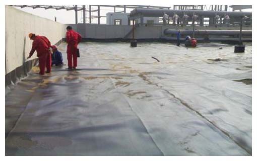 儲油罐基礎(chǔ)防滲施工現(xiàn)場